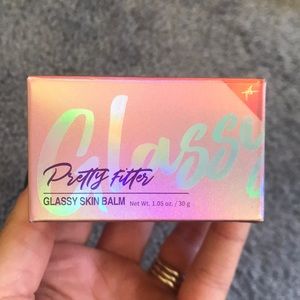 Pretty filter glassy skin balm by touch in sol